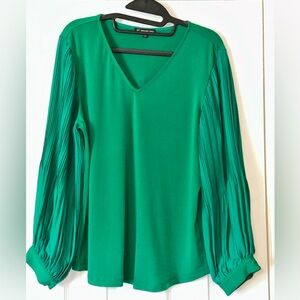 Green V-Neck Pleated Sleeve Top